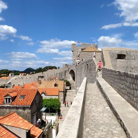 아파트먼트 라 미라지 *